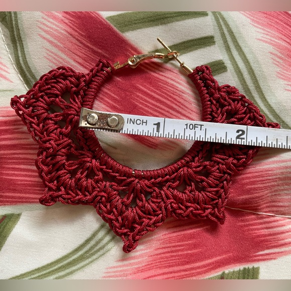CROCHET FLORAL LACE HOOP EARRINGS- MAROON - Picture 2 of 4